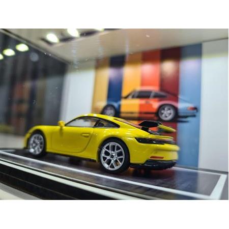 1/64 Ölçek, Tek Araçlık, Sürgülü Akrilik Korumalı, Led Işıklı Diorama