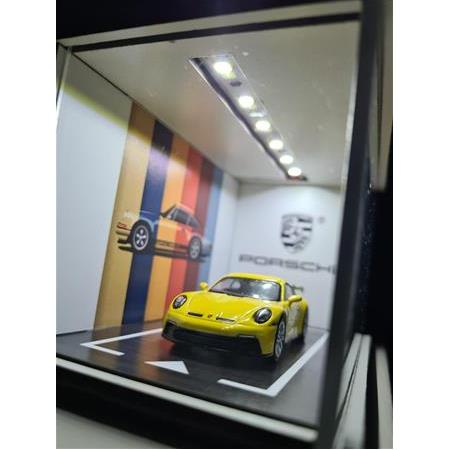 1/64 Ölçek, Tek Araçlık, Sürgülü Akrilik Korumalı, Led Işıklı Diorama