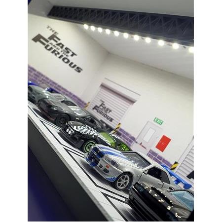 1:64 Ölçek Fast and Furious Temalı Led Işıklı Akrilik Korumalı Sergileme Standı/Diorama